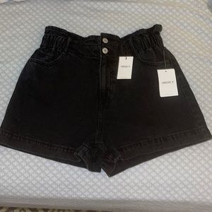 Bought at Forever 21. Black mom shorts with a ruffled waist. US M. Never worn!